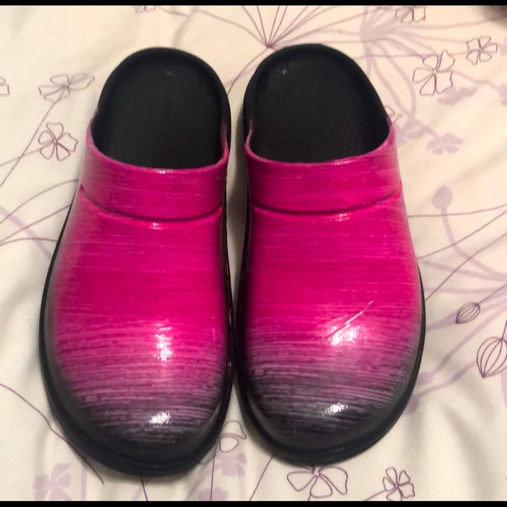 Oofos “Breast Cancer” Mules
